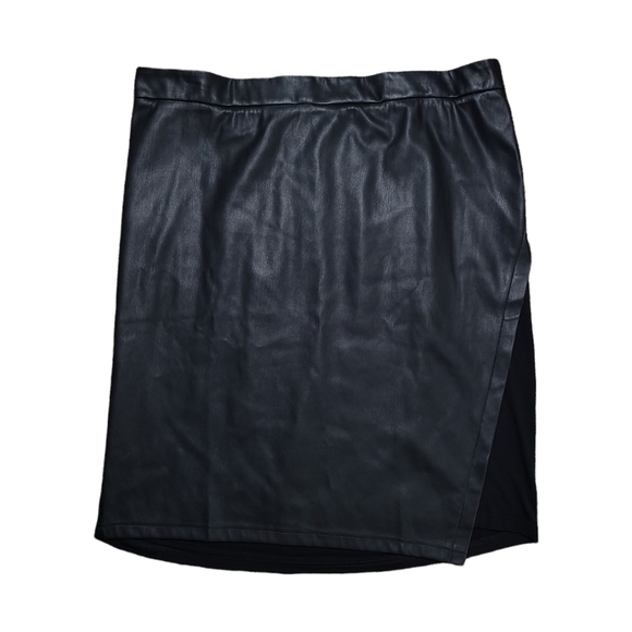 Universal Standard Dresses & Skirts - Universal Standard Mosman Leatherette Skirt Black